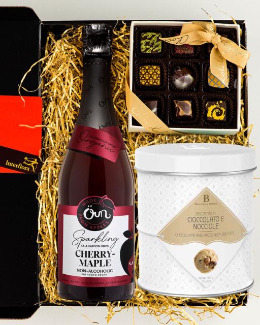 Cherry-maple sparkling drink, chocolates and gourmet cookies (alcohol-free)