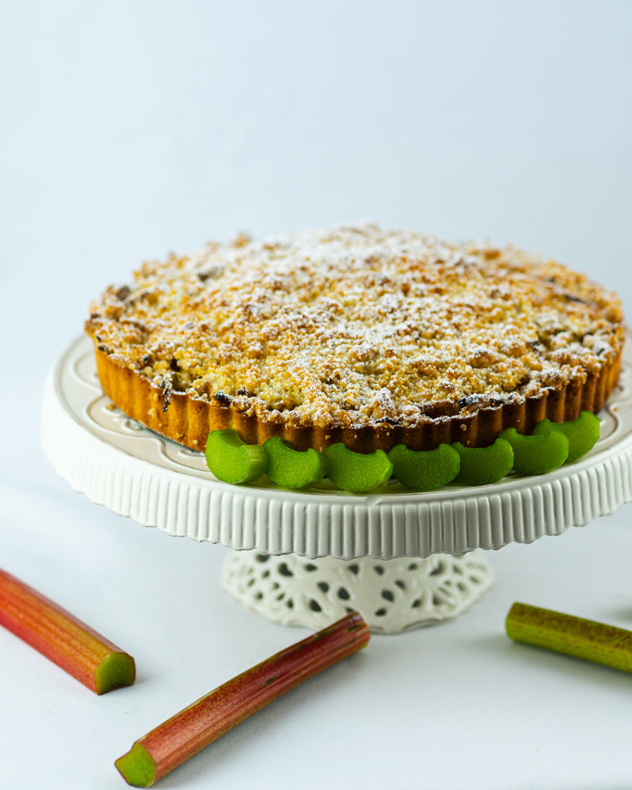 Rhubarb or apple tart