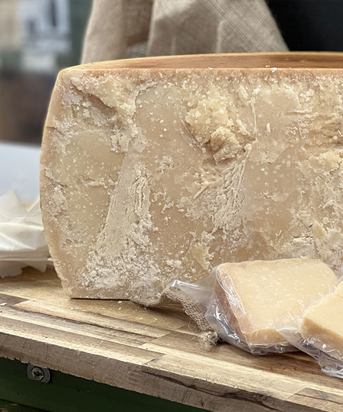 Parmigiano reggiano cietais siers