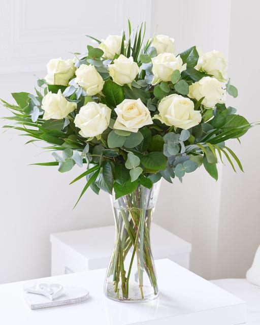 Bouquet of 12 white roses